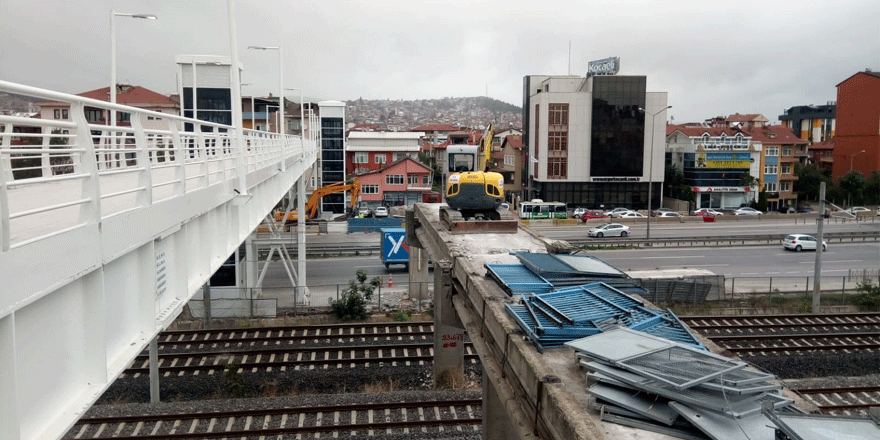 Eski yaya köprüsü yıkılıyor