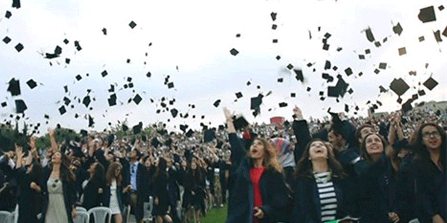 Siyaset gölgesinde akademi