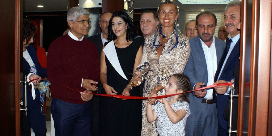 Hatice Bostan’ın resim sergisi açıldı