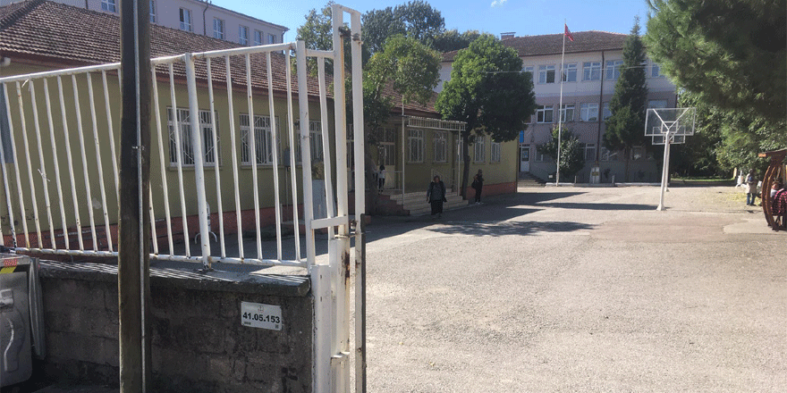Çocuğun okul kapısının altında kalarak yaralanmasına soruşturma