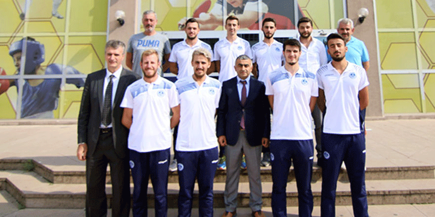 Voleybolda imzalar atıldı