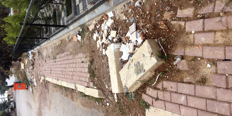 Yol değil köstebek yuvası!