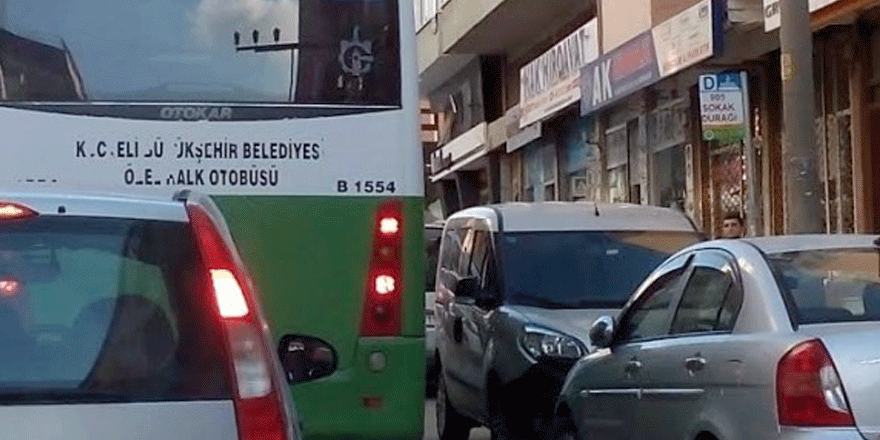 Duraklar park yeri oldu!