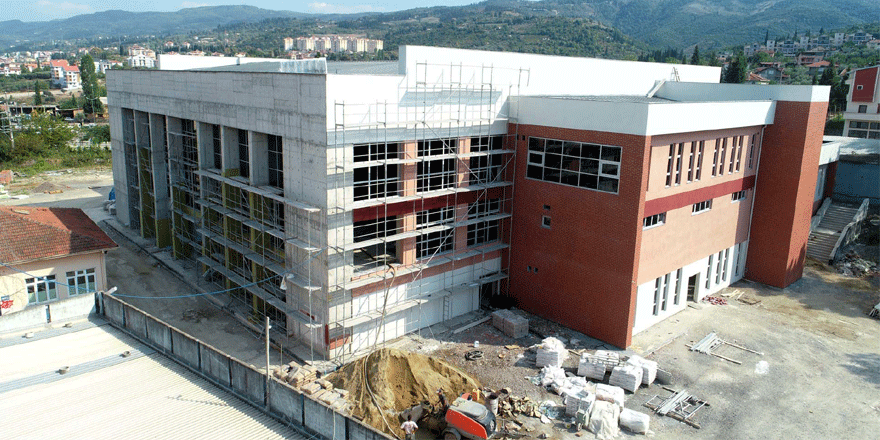 Karamürsel yüzme havuzunda hummalı çalışma