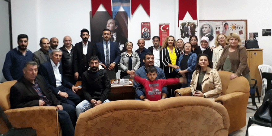 CHP’liler aşure dağıttı