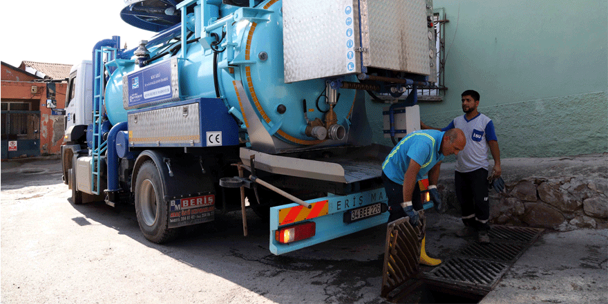 Kanalizasyon ve yağmursuyu hatları temizleniyor