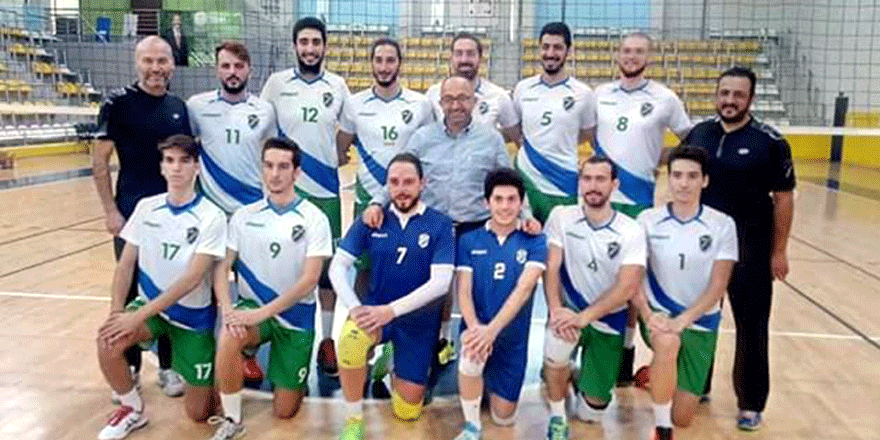 Voleybol derbisini Kartepe kazandı
