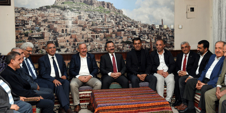 Vali Aksoy Mardinliler Derneğini ziyaret etti