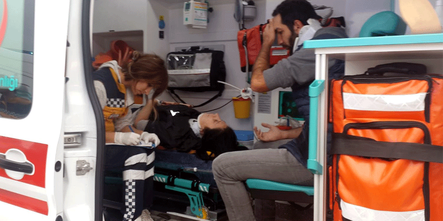 Minibüs otomobille çarpıştı: 16 yaralı   