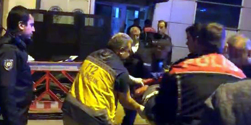 Bıçaklandı, polis merkezi önünde bayıldı