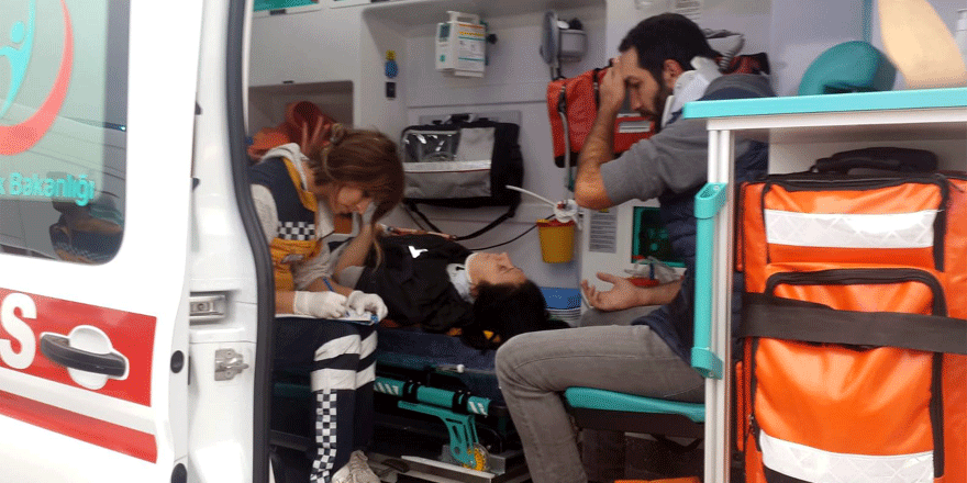 Minibüs otomobille çarpıştı: 16 yaralı