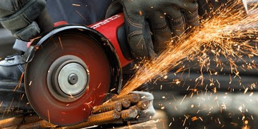 Taş kesme makinesi patladı, yaşamını yitirdi