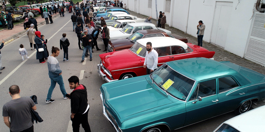 Klasik otomobil tutkunları buluştu