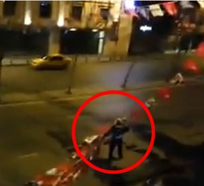 Zabıta CHP bayraklarını böyle indirdi