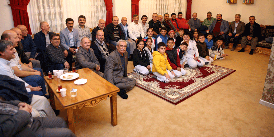 Mahalle konakları uğrak yeri oldu