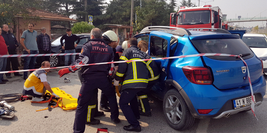 2 otomobil çarpıştı: 5 yaralı