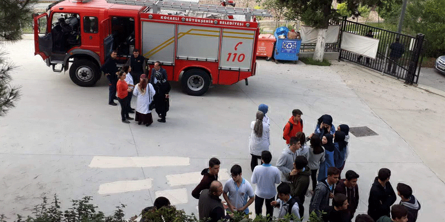 Lavaboya dökülen kimyasal maddeler patladı   