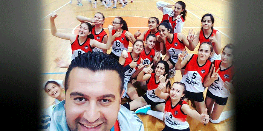 Küçük kızlar voleybolda start verildi