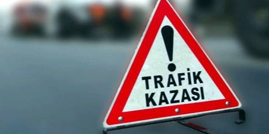 İki araç kafa kafaya çarpıştı