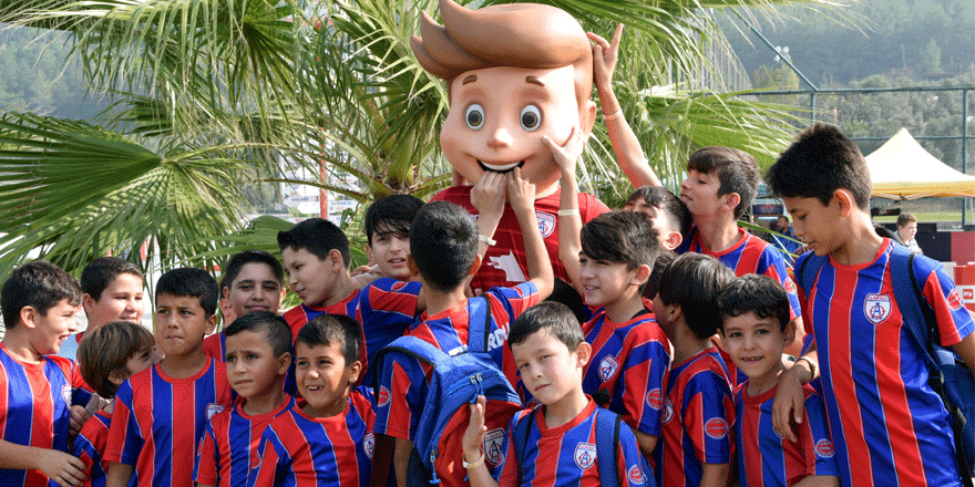 ALTINORDU GEBZE FUTBOL OKULU SENİ ÇAĞIRIYOR