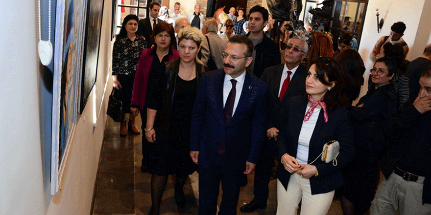 Cumhuriyet Karma Sergisi açıldı