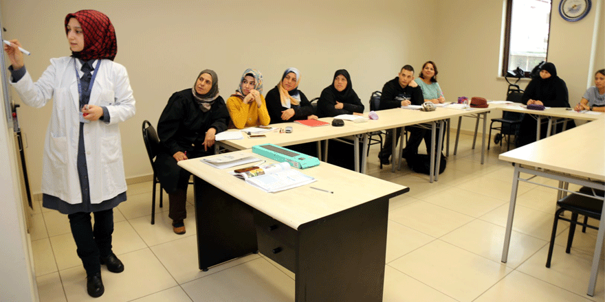 KO-MEK, Türkçe öğretiyor