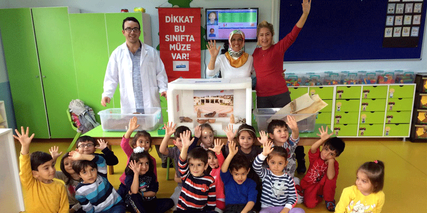 Minik öğrenciler 'Bavul Müze' ile kazı yaptı