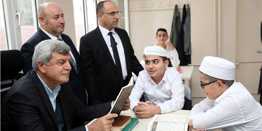 Kur’an Kursu’nu ziyaret etti