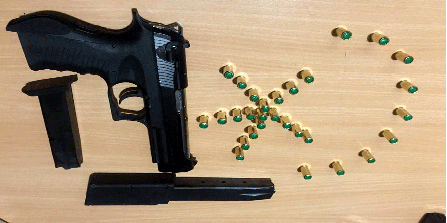 Kurusıkı tabancalarla yakalandılar