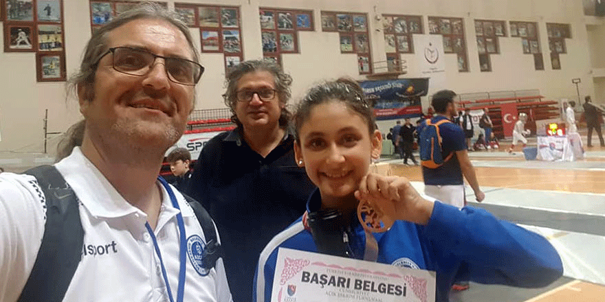 Eskrimde üçüncülük