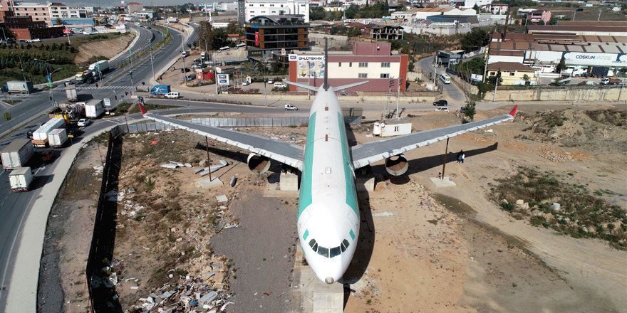 Restoran olacak uçağı görünce düştüğünü sanıyorlar