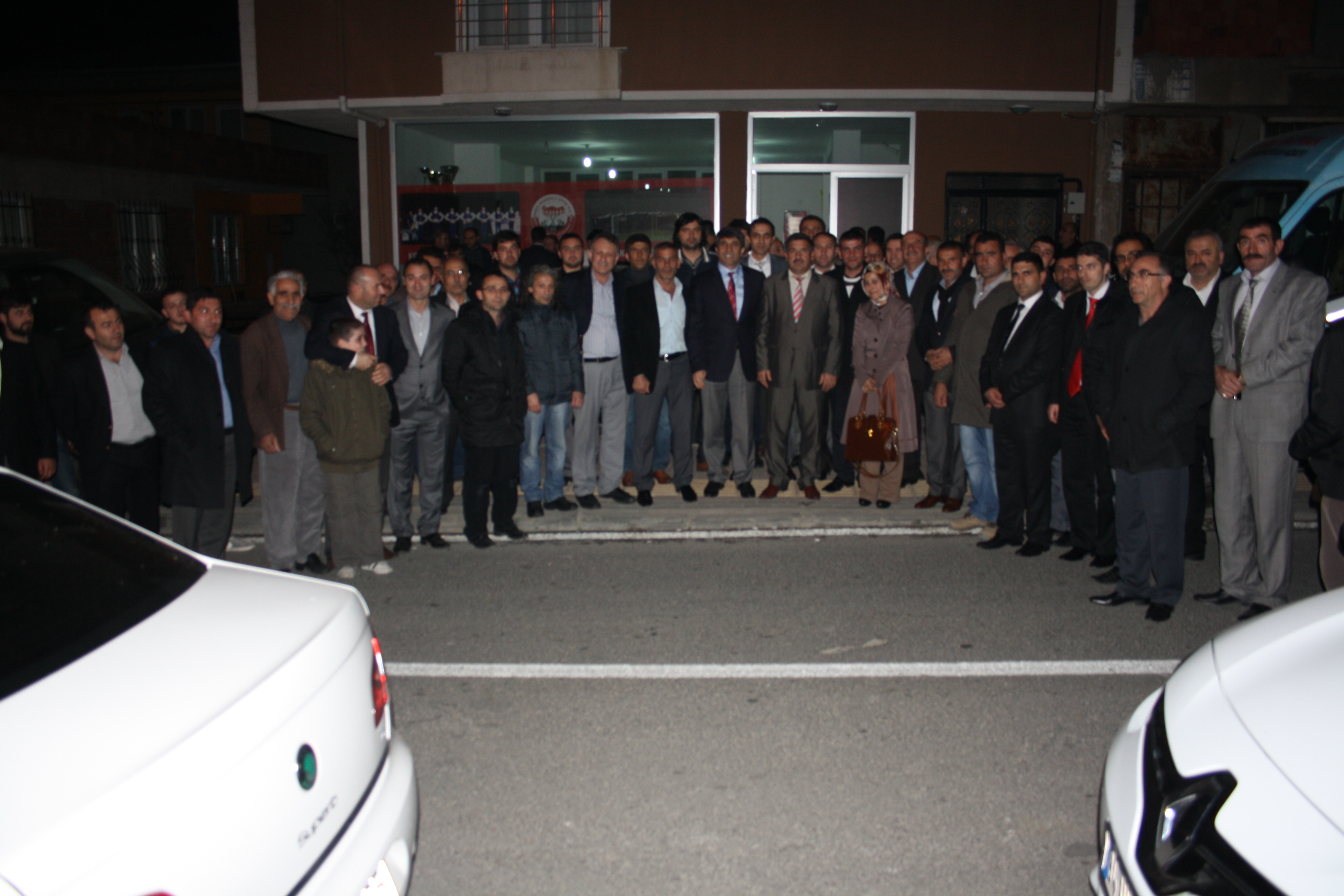 Bayrak’tan dernek ziyareti