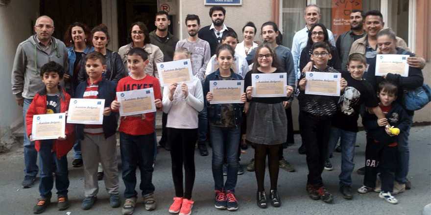 Kurs alan öğrencilere belgeleri verildi