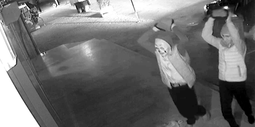 25 saniyede 30 bin TL'lik telefon çaldılar