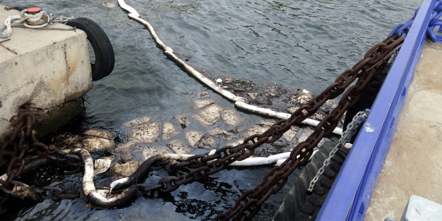 Gemiden sızan sintine ve yakıt denizi kirletti!
