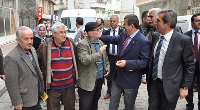 Karabacak, merkezde vatandaşlarla buluştu