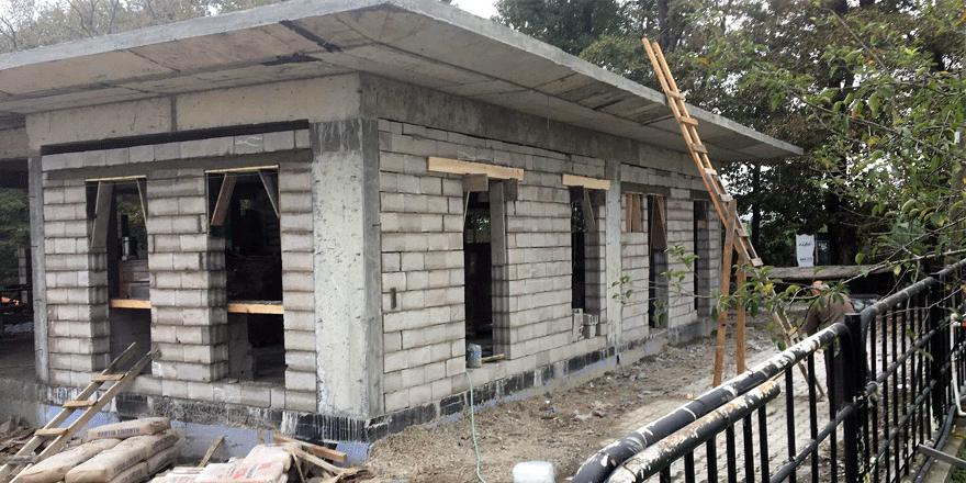 Muhtarlık binası ve pazar alanı