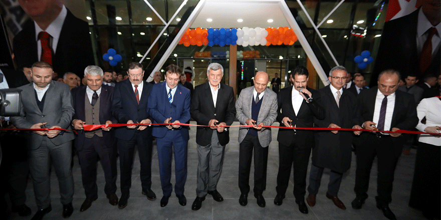 Naim Süleymanoğlu Kültür Merkezi açıldı