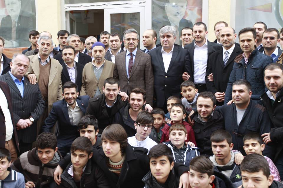 AK Gençlere yeni üye