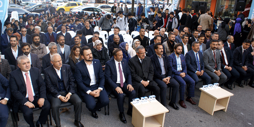 TÜGVA’nın açılışına öğrenciler getirildi