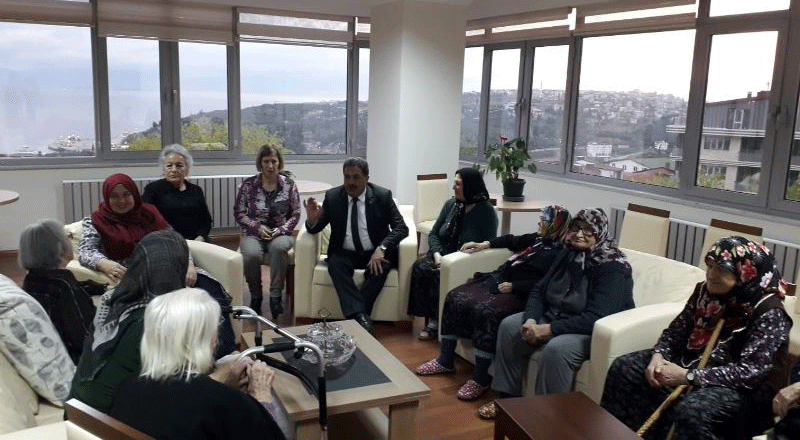 Kaymakam Güler ve eşinden huzurevi ziyareti