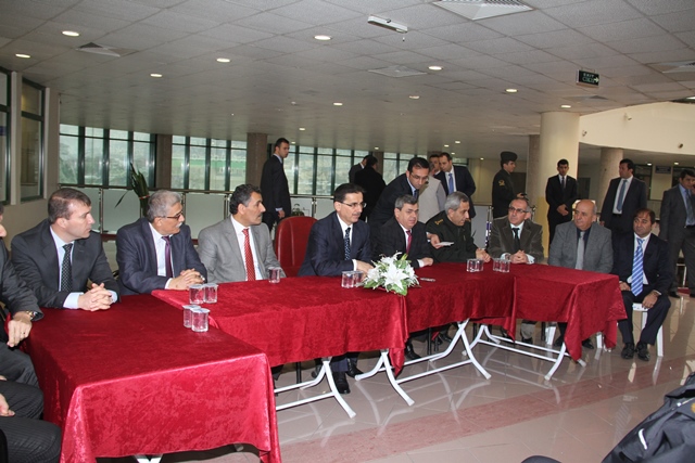 Vali Topaca terminal işletmecileri ile bir araya geldi