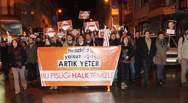Yolsuzluğa karşı halk sokağa çıktı