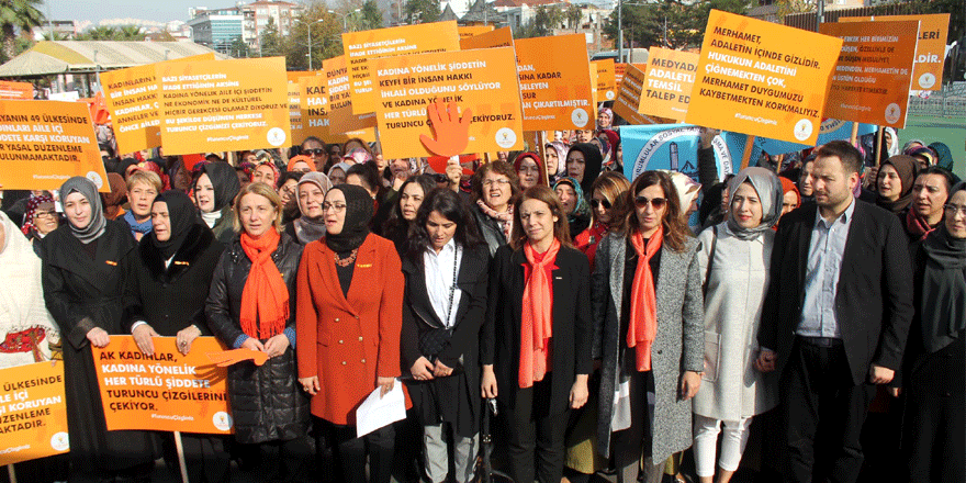 Kadına şiddete karşı yürüdüler   