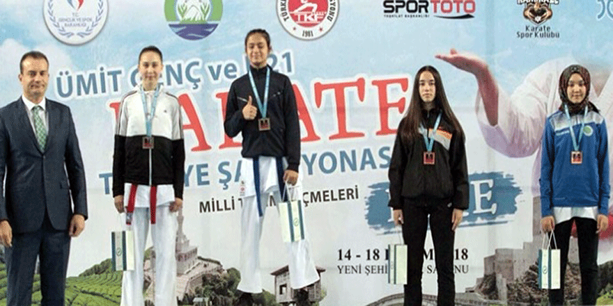 Aysima milli takımda