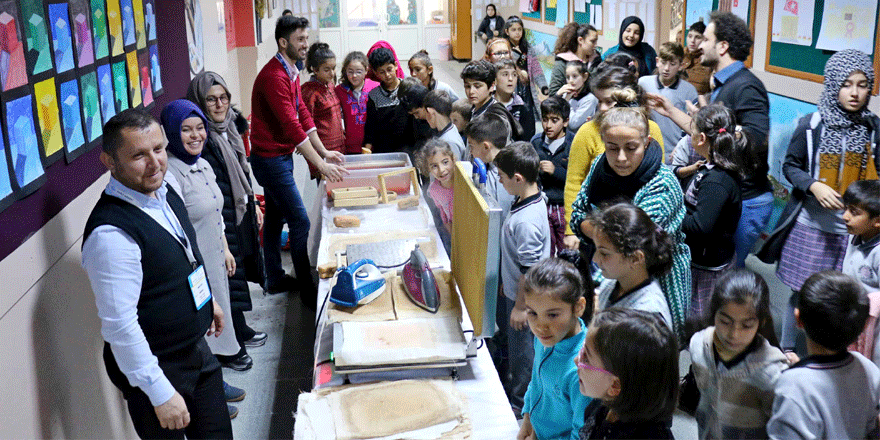 SEKA Kâğıt Müzesi köy okullarında