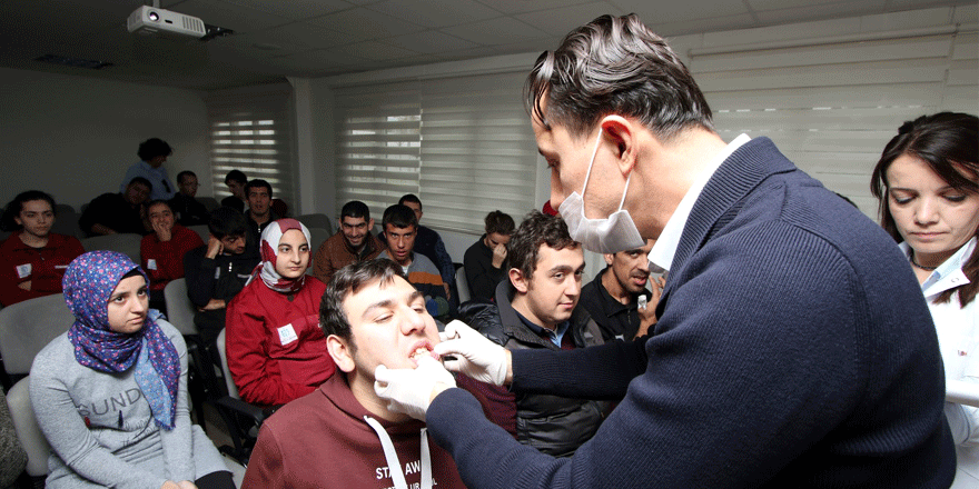 Önce eğitim sonra diş muayenesi