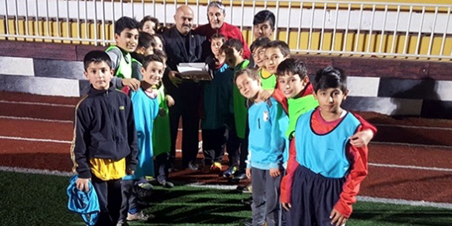Koçyiğit'ten futbolculara tatlı