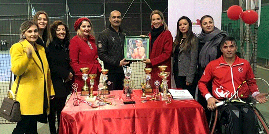 Anneler Derneği’nden milli tenisçilere destek