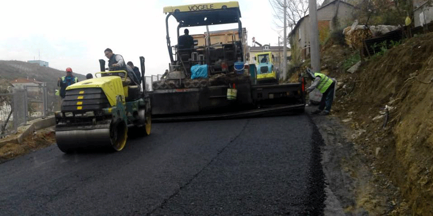 Fen İşlerinden sıcak asfalt çalışması